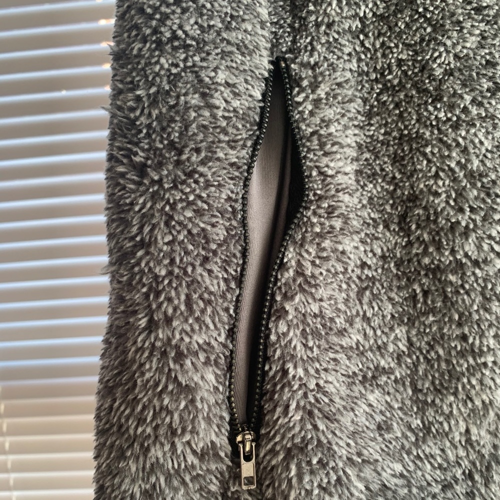 cozy grey vest - Picture 2 of 2